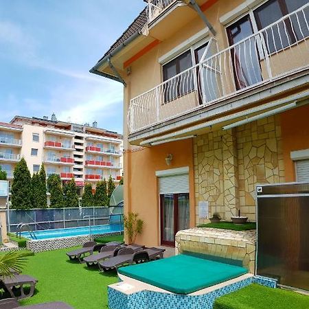 Napsugar Apartmanhaz Шиофок Экстерьер фото