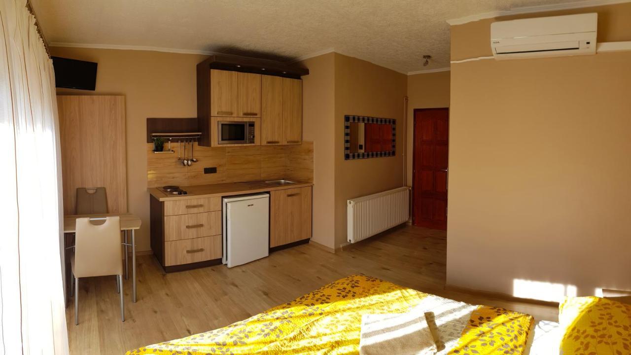 Napsugar Apartmanhaz Шиофок Экстерьер фото