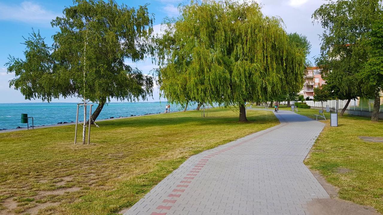Napsugar Apartmanhaz Шиофок Экстерьер фото