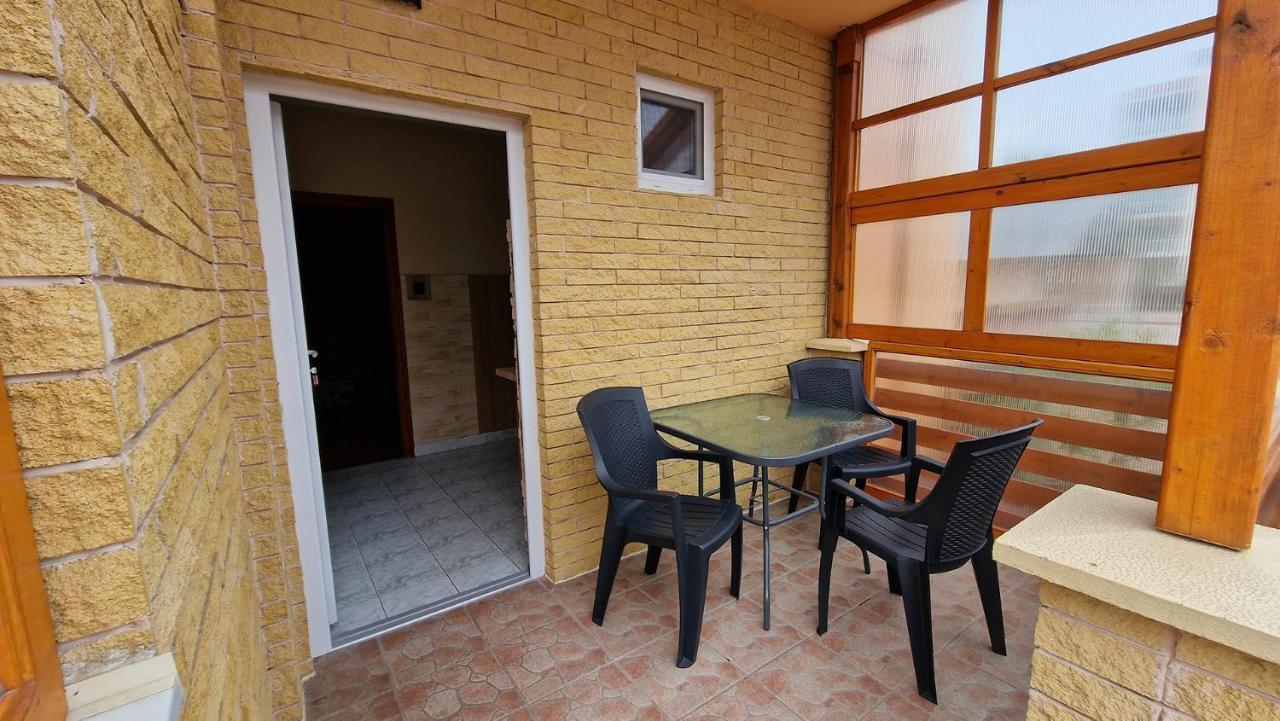 Napsugar Apartmanhaz Шиофок Экстерьер фото