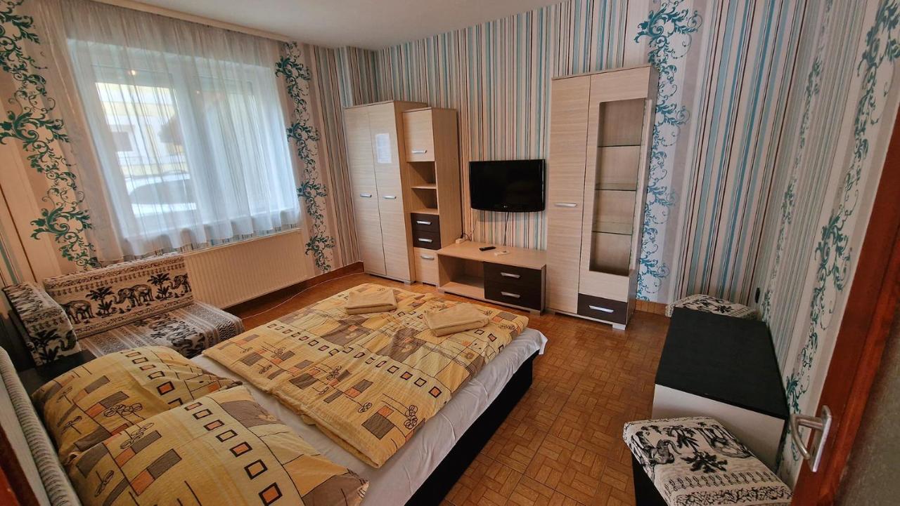 Napsugar Apartmanhaz Шиофок Экстерьер фото